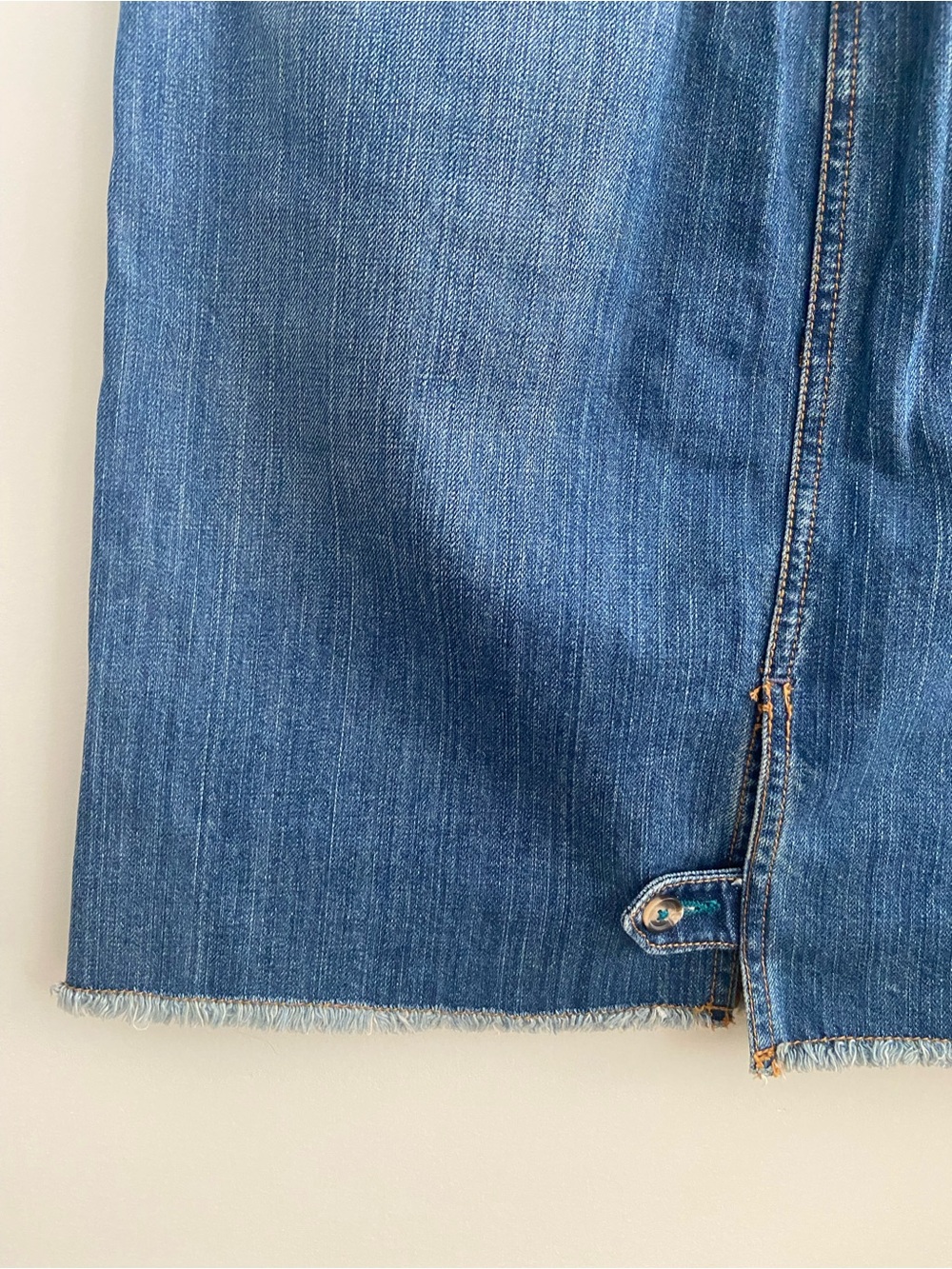 Y2K 2000s Old Navy Low Rise Raw Hem Denim Mini Skirt - Picture 6 of 12